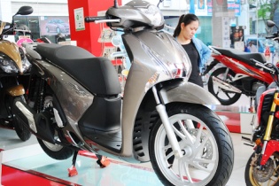 Cháy hàng, khách mua Honda SH lại mất "tiền chênh"