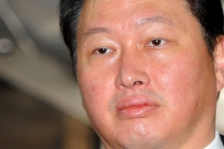 Ông chủ tập đoàn lớn thứ ba Hàn Quốc điều hành công việc sau song sắt