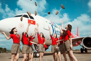Vietjet tuyển tiếp viên hàng không, cơ hội thăng tiến không giới hạn