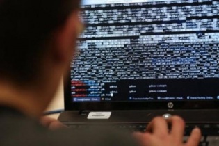 Bắt nhân viên 9x chiếm đoạt website của công ty để tống tiền