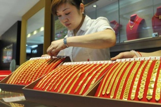 Giá vàng biến động không ngừng