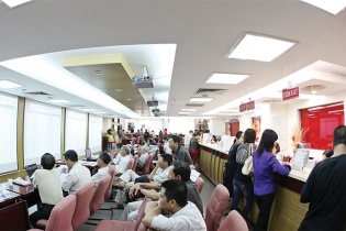 Bao giờ cho đến tháng 10… mở room?