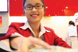 Công ty tài chính đua tín dụng tiêu dùng, khách hàng cần tỉnh táo