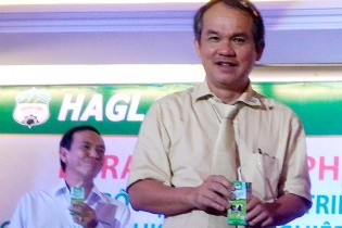 Bầu Đức trồng đậu nành