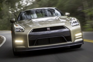 Nissan phát triển mẫu GT-R thành "siêu xe hàng đầu"