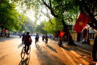 Dự báo thời tiết hôm nay: Bắc Bộ nóng nhẹ buổi trưa, Nam Bộ mưa về chiều