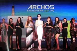 Ngọc Trinh làm đại sứ thương hiệu cho Archos tại Việt Nam