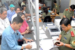 Giảm phí cấp thị thực cho người nước ngoài đến Việt Nam