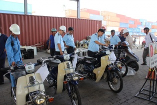 Kiểm tra container tồn tại cảng, phát hiện lượng lớn hàng cấm nhập khẩu