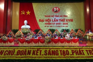 Chủ tịch Quốc hội Nguyễn Sinh Hùng, Phó Thủ tướng Nguyễn Xuân Phúc tham dự và chỉ đạo Đại hội Đảng bộ tỉnh Hà Tĩnh