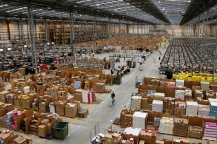 Vào thăm kho hàng khổng lồ của Amazon