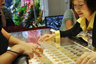 Ngày 26/10: Giá vàng giảm mạnh