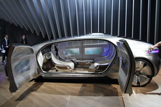 Mercedes trình làng "phòng khách hạng sang" F 015 concept