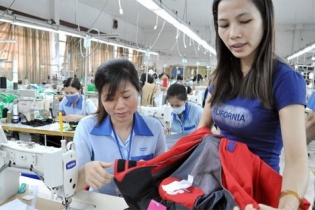Việt Nam xuất khẩu gần 40 tỷ USD hàng dệt may sang Mỹ trong 5 năm qua