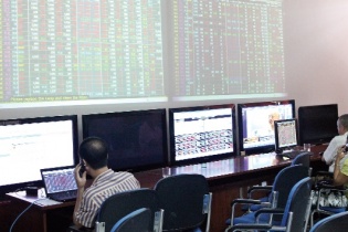 Trên 30 công ty chứng khoán đứng trước nguy cơ bị "xóa tên"