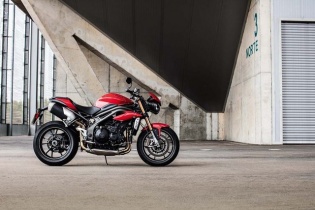 Triumph Speed Triple 2016 trang bị động cơ dung tích 1.050cc 