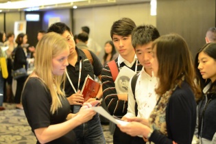 Dự triển lãm MBA kinh tế quốc tế, nhận học bổng 1,7 triệu USD