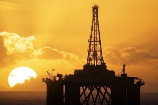 Trước thềm cuộc họp của OPEC giá dầu châu Á nhích nhẹ