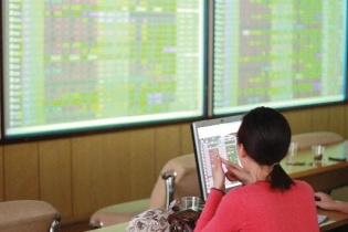 Công ty chứng khoán trước áp lực về đích cuối năm