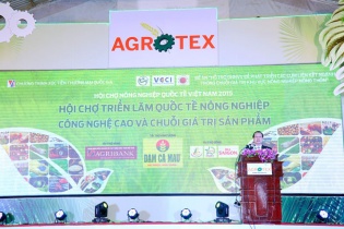 Phó Thủ tướng Vũ Văn Ninh dự lễ khai mạc Hội chợ Agrotex 2015