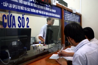 Nếu không đổi giấy phép lái xe theo quy định sẽ phải sát hạch lại lý thuyết