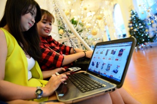 Bội thu đơn hàng trong ngày OnlineFriday 2015 