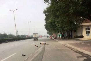 Tài xế xe kéo lê cảnh sát giao thông hàng chục mét vừa ra đầu thú