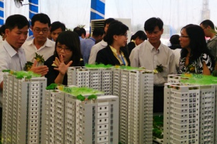 Lãi lớn, doanh nghiệp địa ốc thưởng Tết cả chục tháng lương