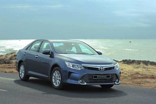 Toyota Camry đứng cuối trong Top 10 mẫu xe bán chạy nhất Việt Nam
