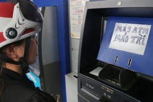 Sát Tết, hàng loạt cây ATM bỗng nhiên "bị ốm"