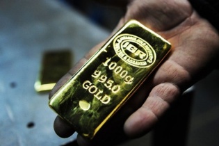 Ngày 8/1: Giá USD đi lên, giá vàng đi xuống