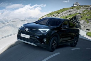 Toyota triệu hồi hơn 1,1 triệu xe RAV4 dính lỗi dây đai an toàn