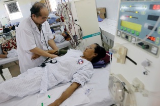 Bảo hiểm sức khỏe thêm cơ hội khi giá viện phí tăng