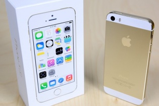 "iPhone 5s sẽ được giảm giá tới 50%"