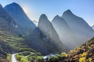 Khung cảnh hùng vĩ trên rẻo cao Hà Giang