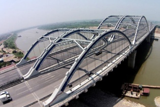 Đầu tư xây mới 7 cầu bắc qua sông Hồng, sông Đuống