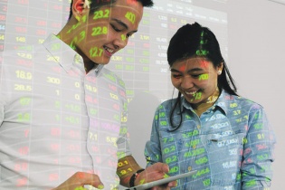 Công ty chứng khoán "sống thử" tiền hôn nhân