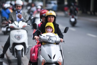 Dự báo thời tiết hôm nay: Hà Nội có mưa rào, Sài Gòn nắng rát