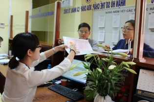 Hà Nội công bố đường dây nóng tiếp nhận phản ánh "phải bôi trơn mới cấp sổ đỏ"