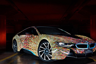 BMW i8 đẹp ngỡ ngàng với lớp sơn "ánh sáng đường phố"