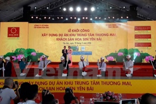 Hoa Sen "lấn sân" sang du lịch