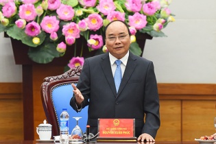 Thủ tướng Nguyễn Xuân Phúc gặp đoàn nhà báo tham dự chương trình "Nhà báo đồng hành với doanh nghiệp"