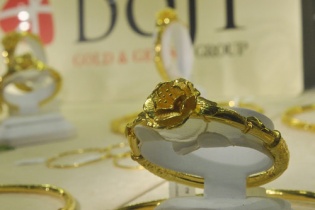 Giá vàng đi ngang, nhà đầu tư rục rịch xả hàng