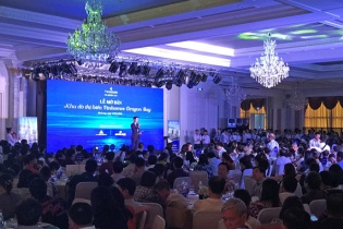 Quang cảnh nhộn nhịp ngày mở bán Khu đô thị biển Vinhomes Dragon Bay