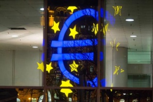 ECB chi 348 triệu euro mua trái phiếu theo gói QE mở rộng