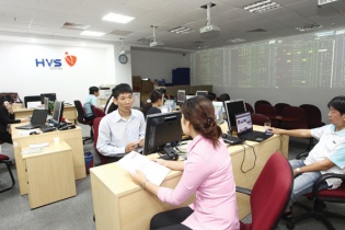 Công ty chứng khoán nhỏ vẫn ngập trong thua lỗ