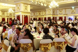 The Golden Palm "hút khách" ngày đầu ra mắt