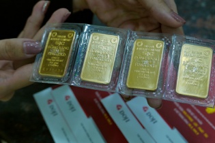 Ngày 23/8: Giá vàng tăng nhẹ, chênh với thế giới hơn 600.000 đồng