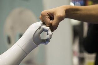 SoftBank thâu tóm hãng chip ARM với giá 31,4 tỷ USD