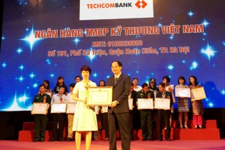 Techcombank lần thứ ba liên tiếp được Cục thuế Hà Nội tuyên dương